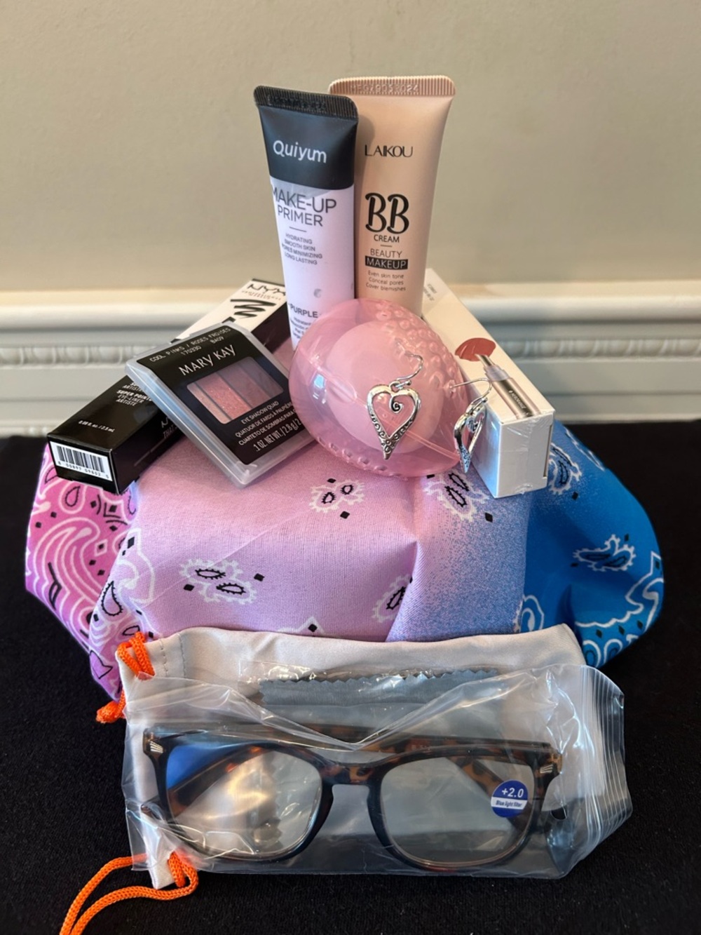 NIP- Beauty Bundle #2- w/Mary Kay Eyeshadow Quad, Bonus Earrings & Bandana